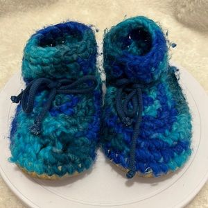 Padraig Cottage Slippers, great condition, Size C9 (3yr)